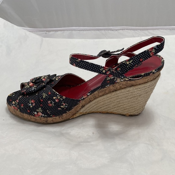 CLIFFS Sandals by White Mountain - Picture 6 of 13